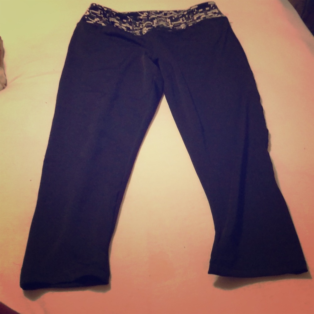 Stretch yoga capris size M